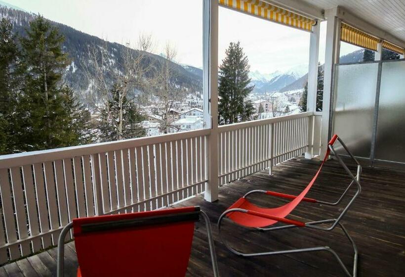 اتاق استاندارد با بالکن, Davos Youth Hostel