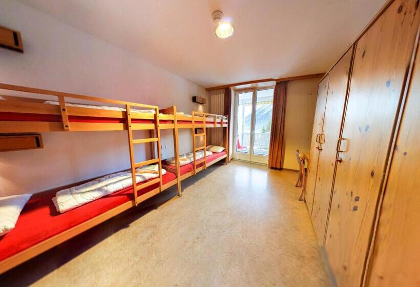 اتاق استاندارد چهارنفره با بالکن, Davos Youth Hostel