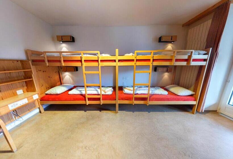 اتاق استاندارد چهارنفره با بالکن, Davos Youth Hostel