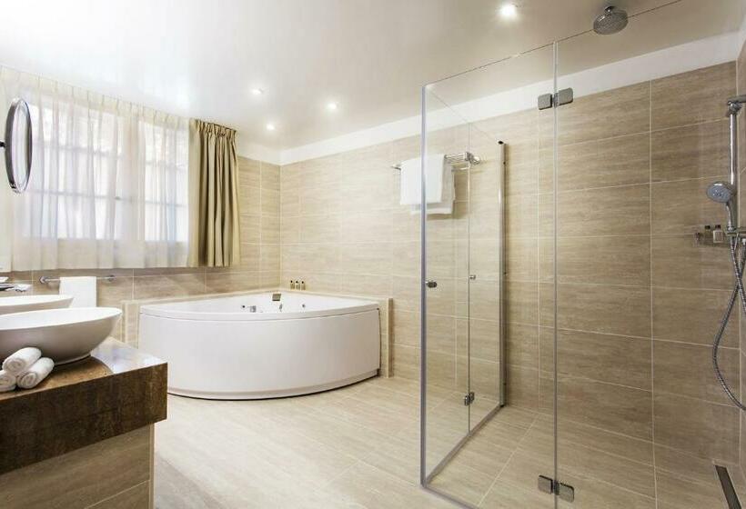 Люкс Вид на Сад, Chateau De Bonmont