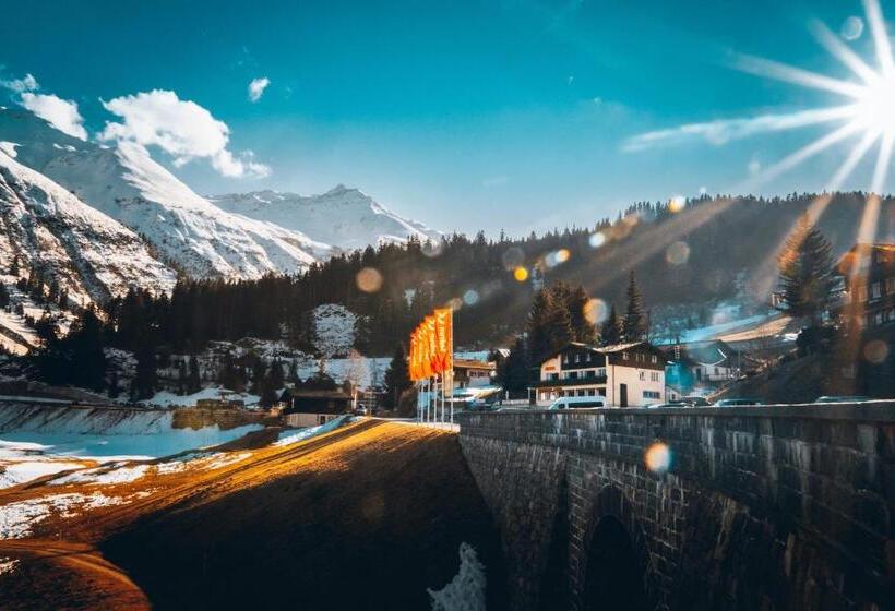 Номер Стандарт Вид на Горы, Cresta Sedrun