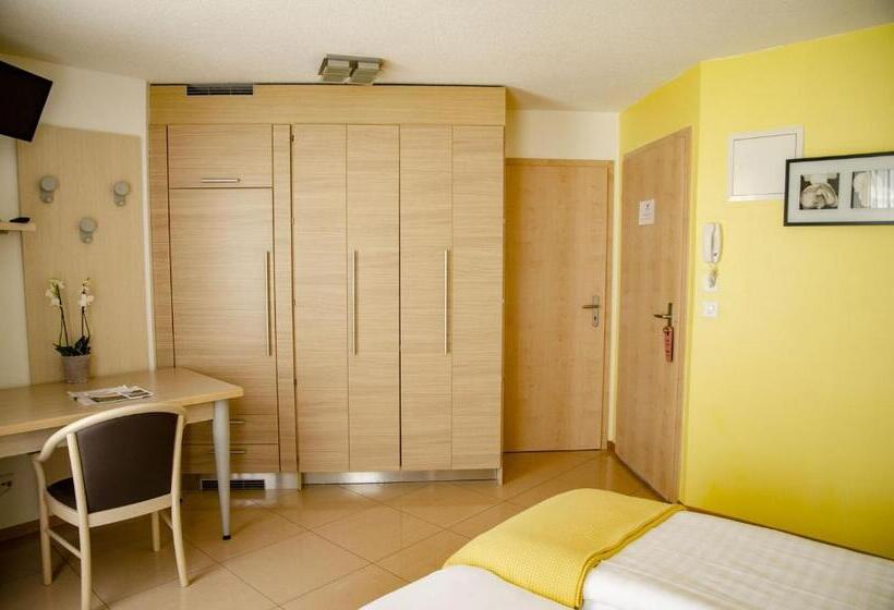 Номер Стандарт Индивидуальный, Du Faucon