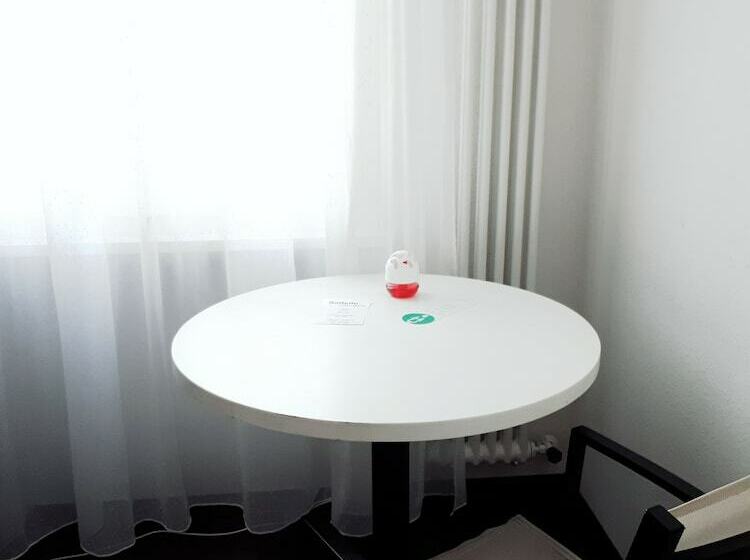 标准单人间, Garni Battello