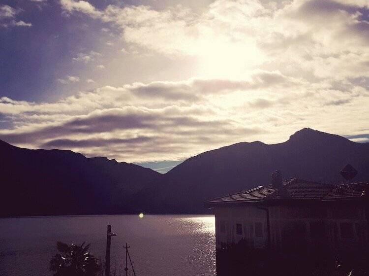 带花园景观的标准三人间, Garni Battello