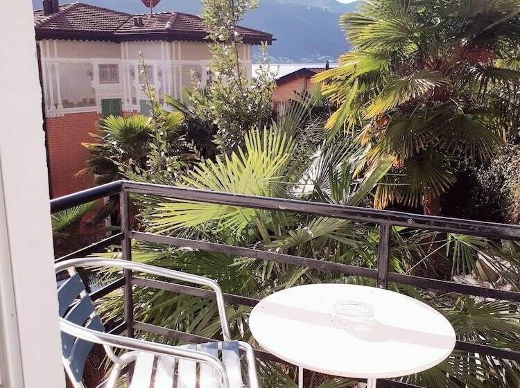 带花园景观的标准三人间, Garni Battello