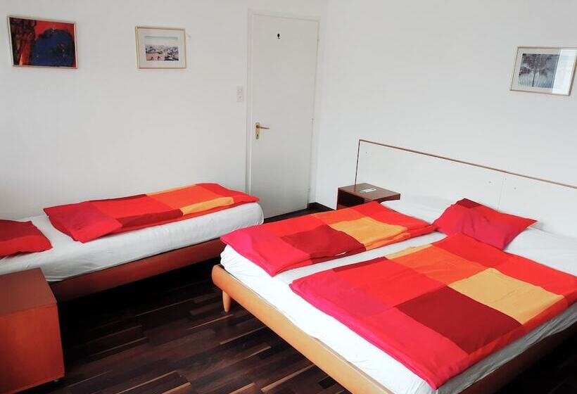 带花园景观的标准三人间, Garni Battello