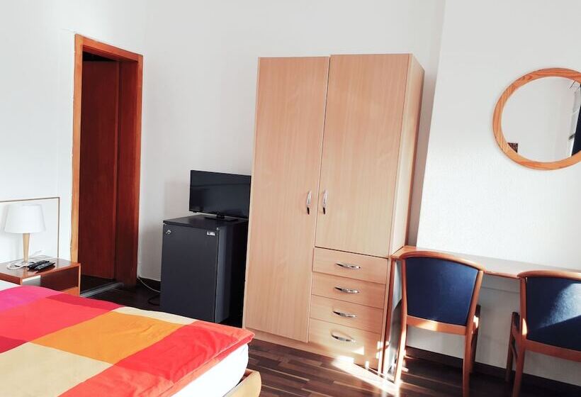 带花园景观的标准三人间, Garni Battello