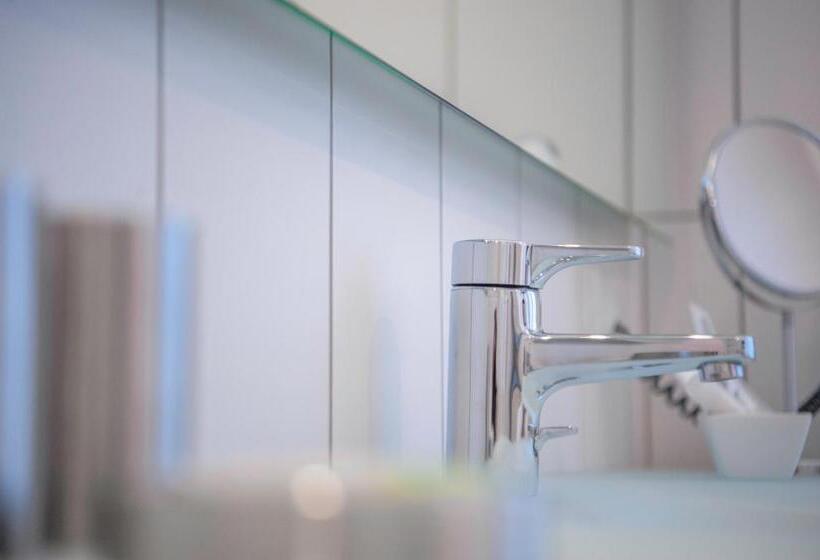 발코니가 있는 스위트, Gädi