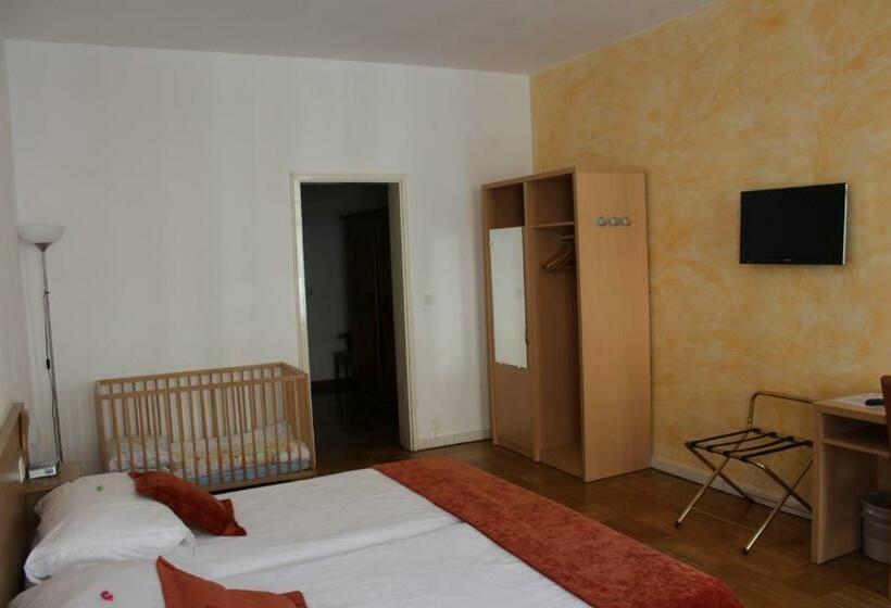 غرفة قياسية, Hostellerie Du Xvi Siècle