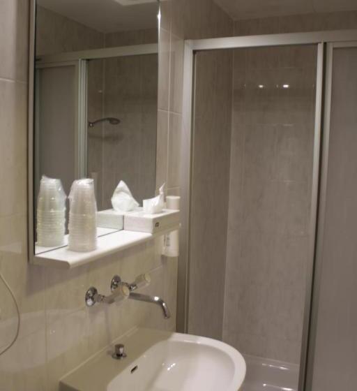 غرفة قياسية, Hostellerie Du Xvi Siècle