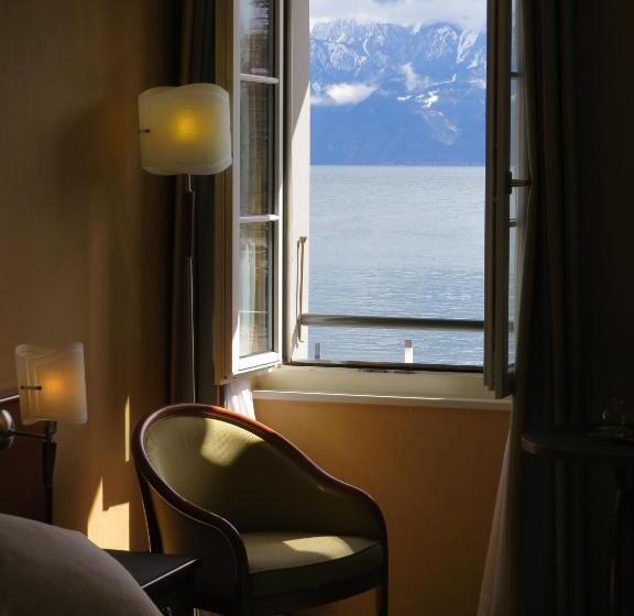 غرفة قياسية مطلّة علي البحيرة, Hôtel Du Port