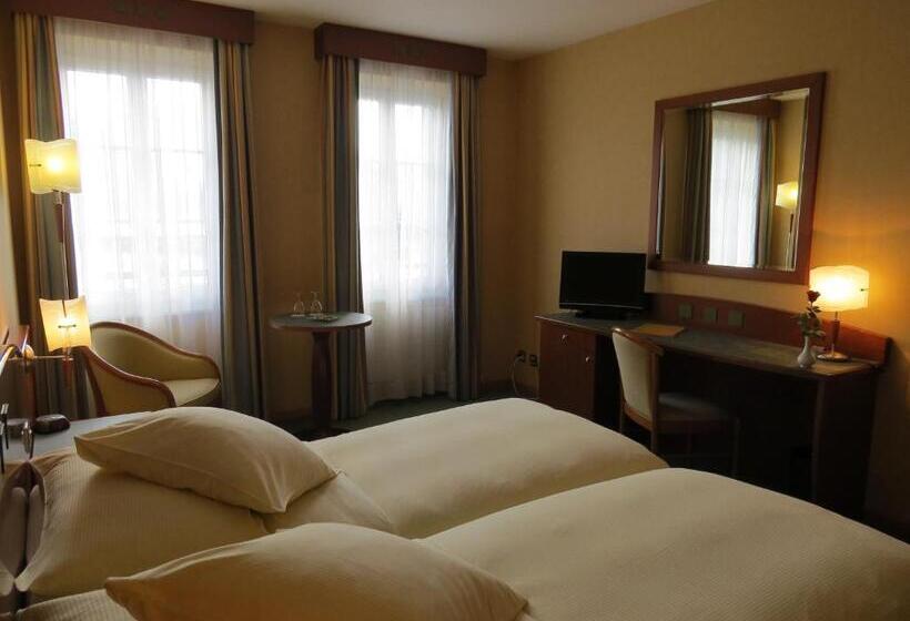 غرفة قياسية مطلّة علي البحيرة, Hôtel Du Port