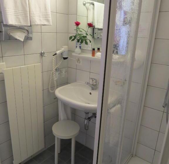 غرفة إقتصادية, Hôtel Du Port