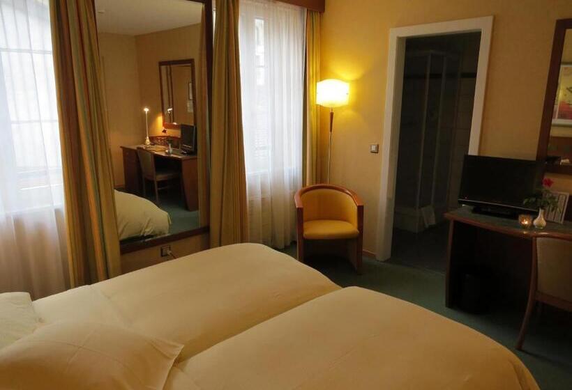 غرفة إقتصادية, Hôtel Du Port