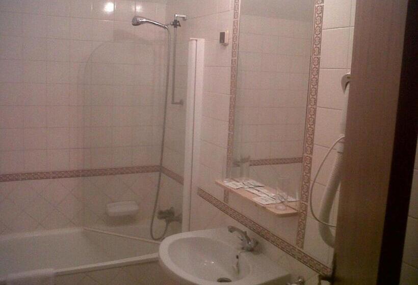 غرفة عائلية, Jardim