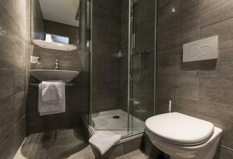 اتاق راحتی, Le Petit Relais