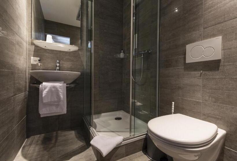 标准间, Le Petit Relais