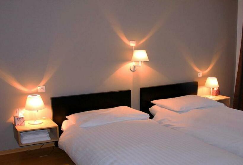 شقة غرفتين, Les Negociants