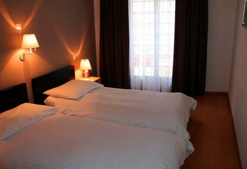 شقة غرفتين, Les Negociants