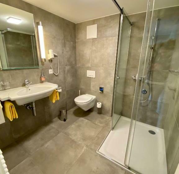 标准间, Portjengrat