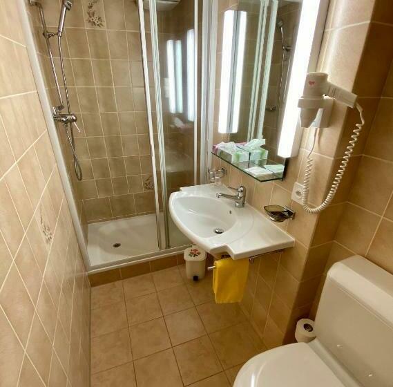 标准单人间, Portjengrat