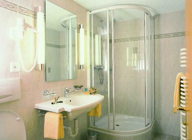 标准单人间, Portjengrat