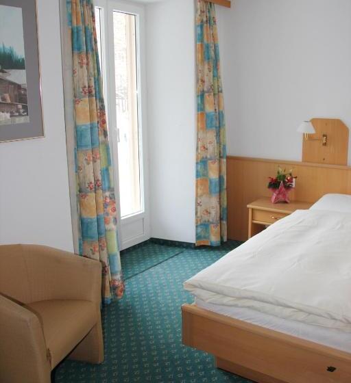 标准单人间, Portjengrat