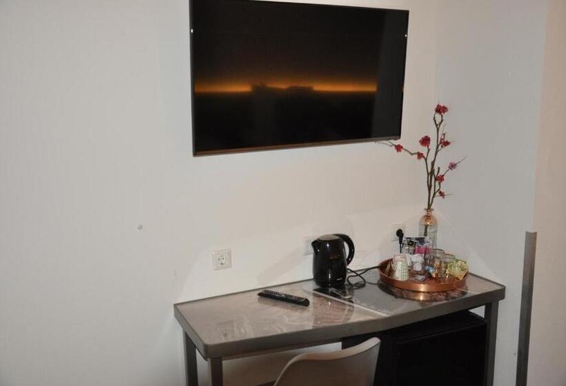 デラックスルーム, Rauw Aan De Kade