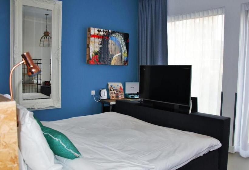 חדר סופריור, Rauw Aan De Kade