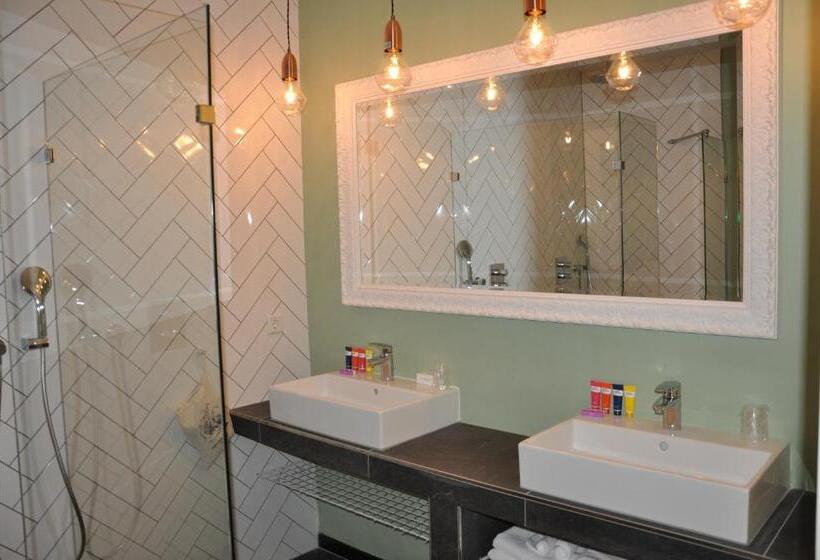 スーペリアールーム, Rauw Aan De Kade