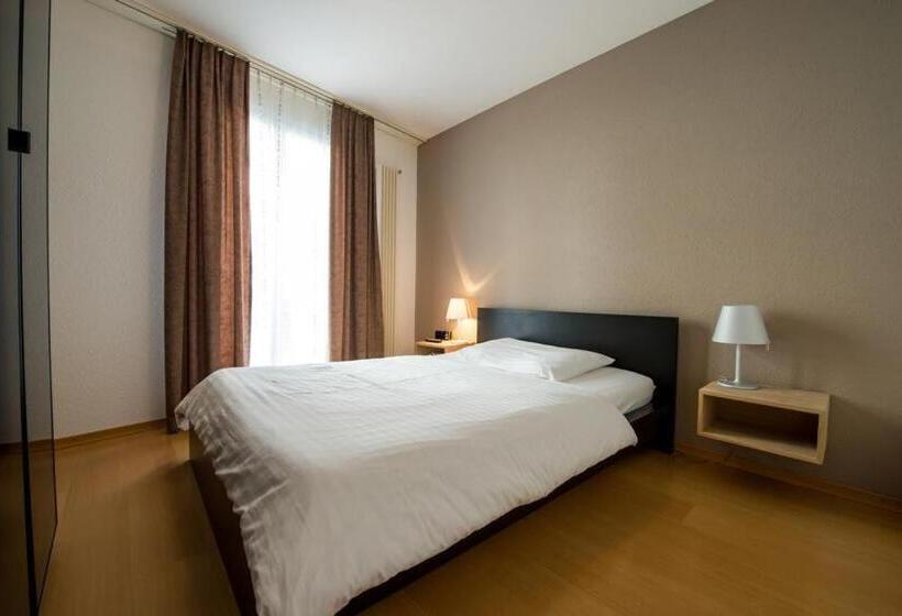 غرفة قياسية, Les Negociants