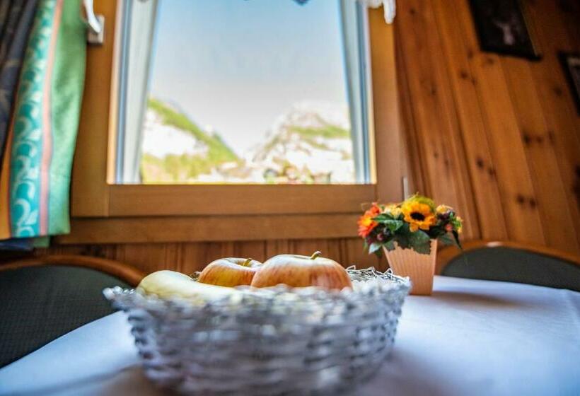 バス共有のスタンダードルーム, Weisshorn