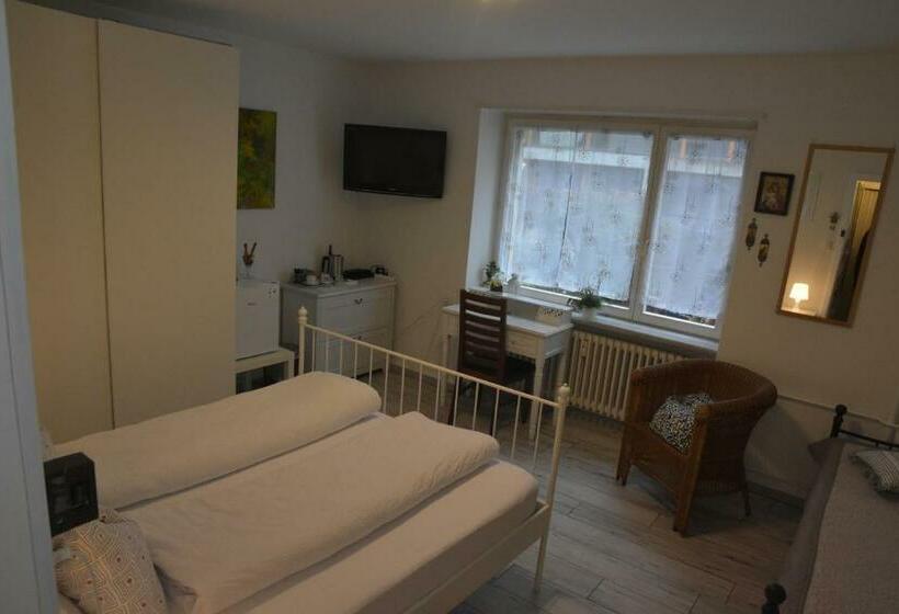 Номер Стандарт, Kiki's B&b