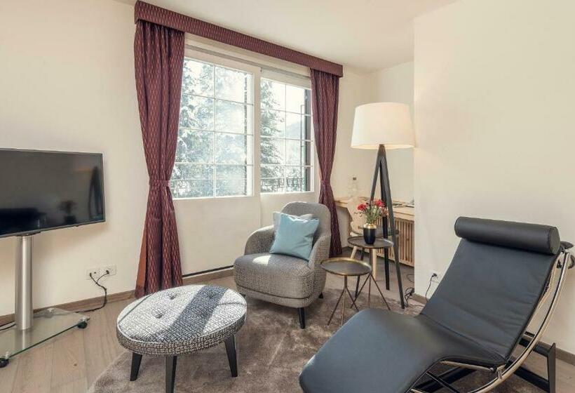 جناح جونيور, Parkhotel Margna Superior