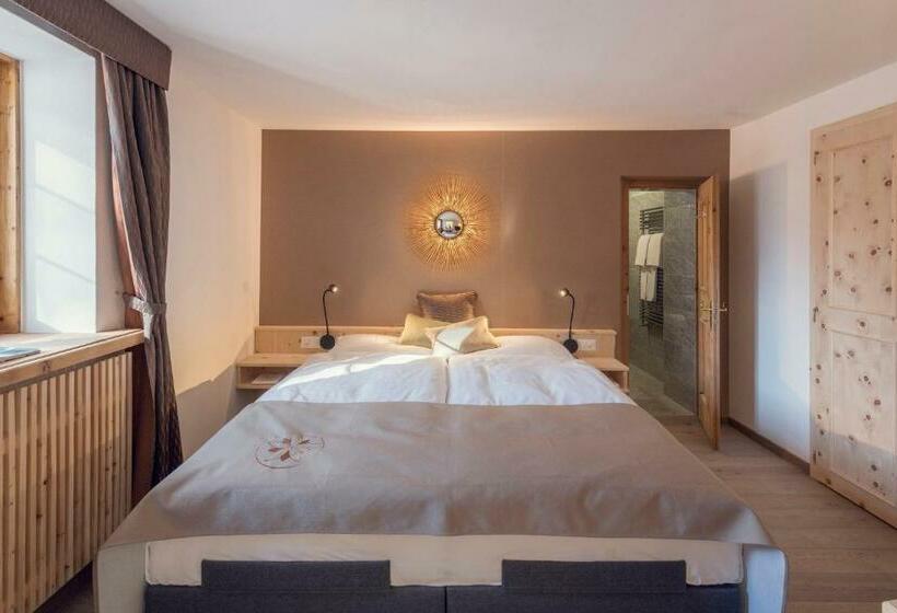 جناح جونيور, Parkhotel Margna Superior