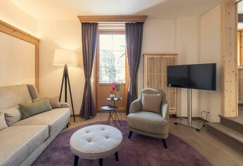 جناح جونيور, Parkhotel Margna Superior