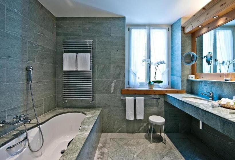 جناح جونيور, Parkhotel Margna Superior