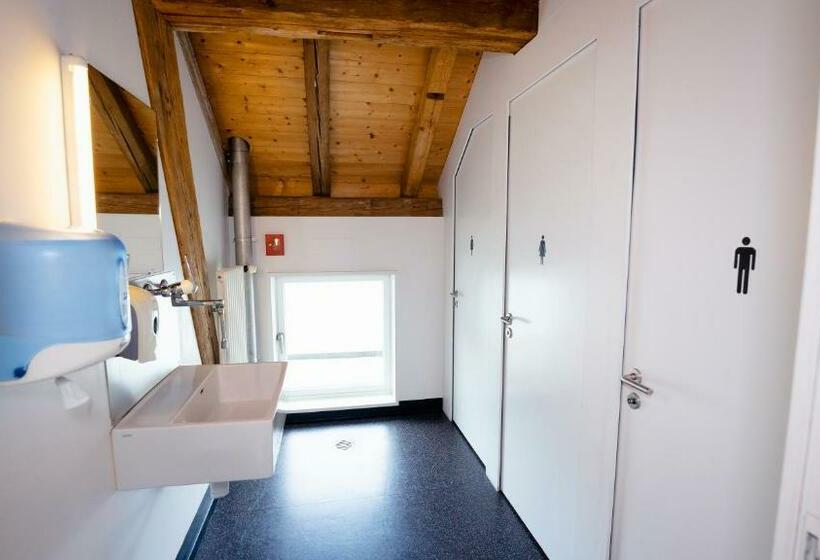 バス共有のスタンダードルーム, Solothurn Youth Hostel