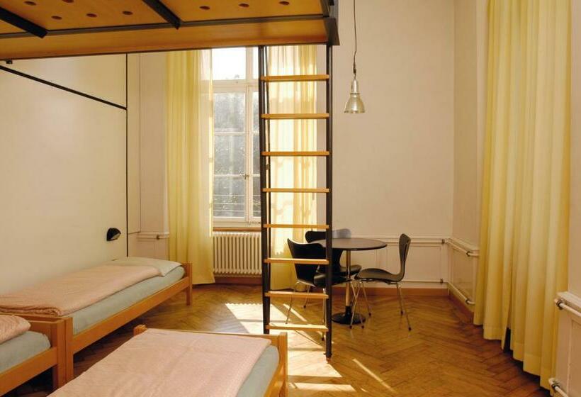 バス共有のスタンダードルーム, Solothurn Youth Hostel