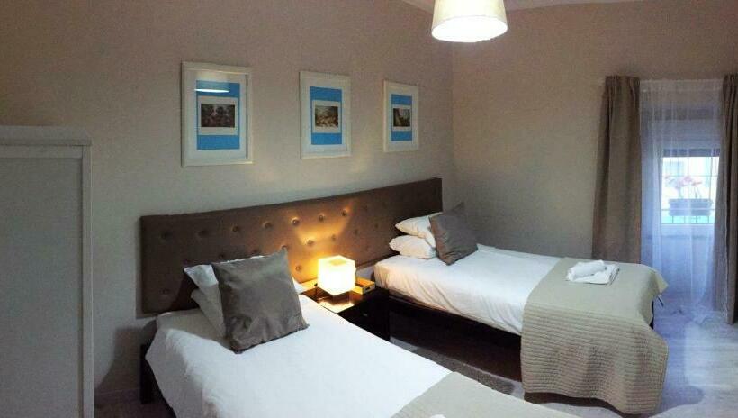 اتاق لوکس سه تخته, The Capital Boutique B&b