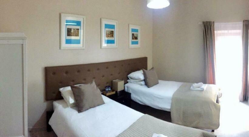 اتاق لوکس سه تخته, The Capital Boutique B&b