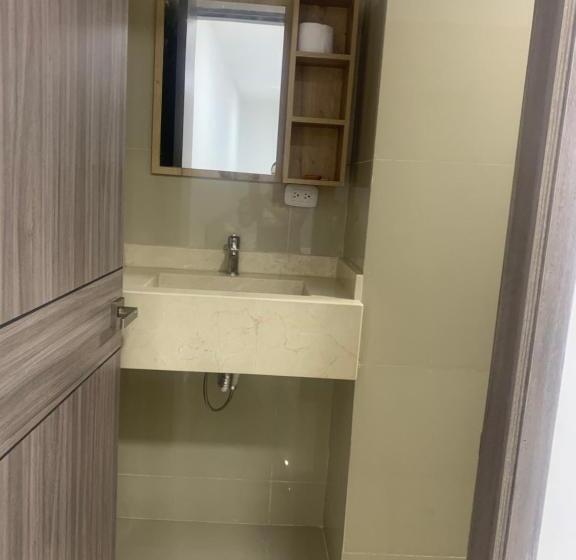 חדר סטנדרט, Wanderlust