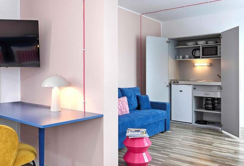 Полулюкс, Maxaparthotel By Homekeepers