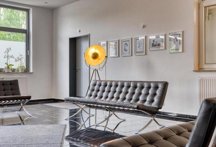 Полулюкс, Maxaparthotel By Homekeepers