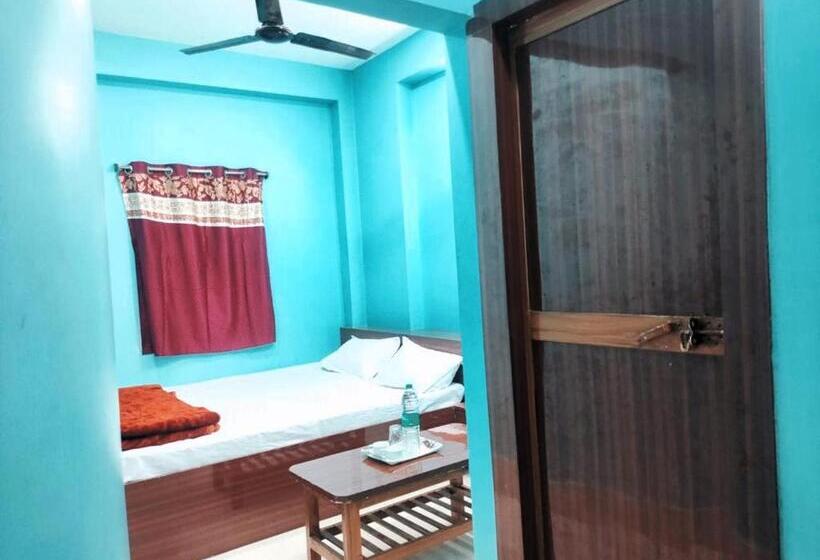 スタンダード４人部屋, Ambika Near Famous Naulakha Temple