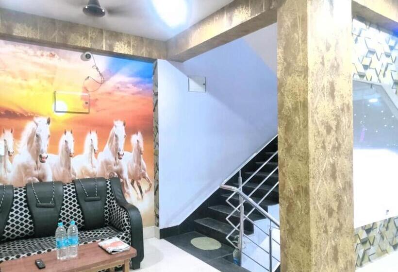 スタンダード４人部屋, Ambika Near Famous Naulakha Temple