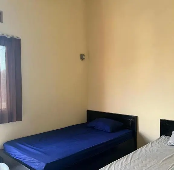 Łóżko we Wspólnym Pokoju, Kbi Hostel
