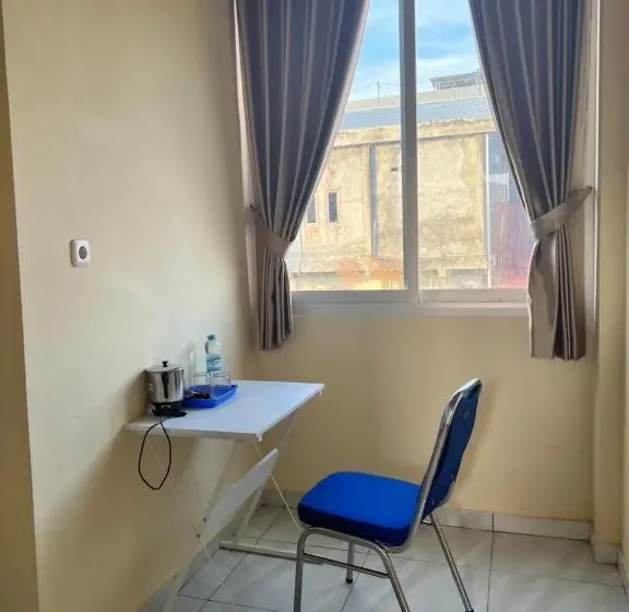 Łóżko we Wspólnym Pokoju, Kbi Hostel
