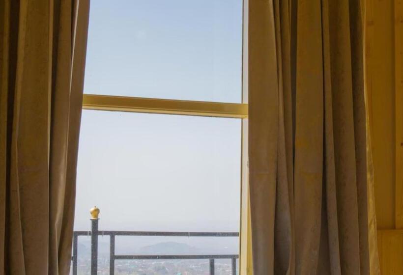 标准间带山景, Goroomgo Ghar Bar Boutique Stay Himachal Pradesh   Luxury Room & Mountain View