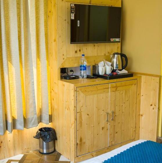 标准间带山景, Goroomgo Ghar Bar Boutique Stay Himachal Pradesh   Luxury Room & Mountain View